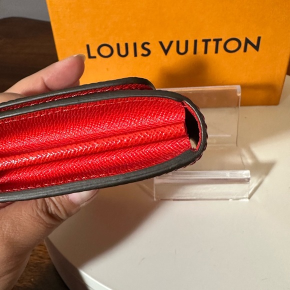 Louisa Vuitton twist lock epi leather long wallet. SOLD OUT COLOR - Picture 11 of 16